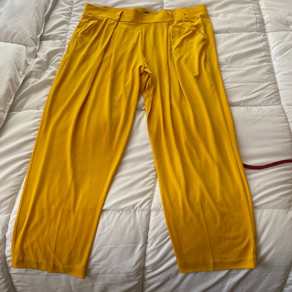 7th Avenue Design Studio, mustard color, Large average